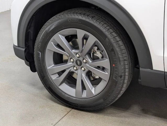 New 2026 Star White Metallic Tri-Coat Ford Active image 30