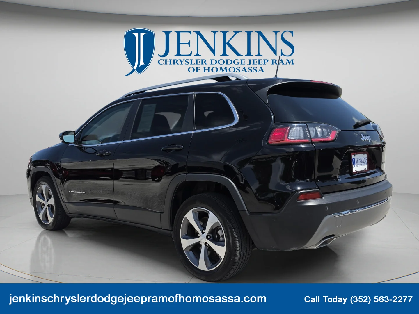 Used 2021 Diamond Black Crystal Pearlcoat Jeep Limited image 6