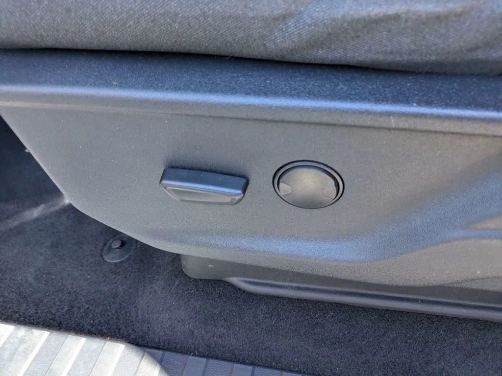 Used 2025 Gray Ford XLT image 19