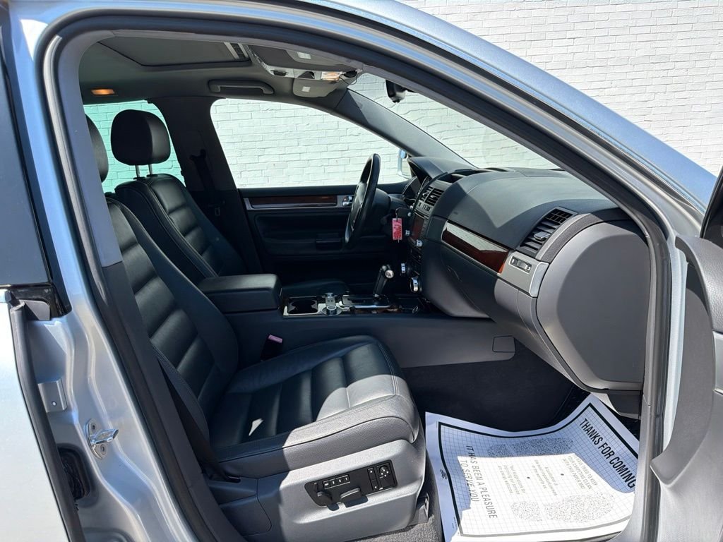 Used 2006 Silver Volkswagen V10 TDI image 12