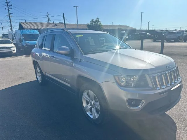 Used 2015 Silver Jeep Latitude image 11