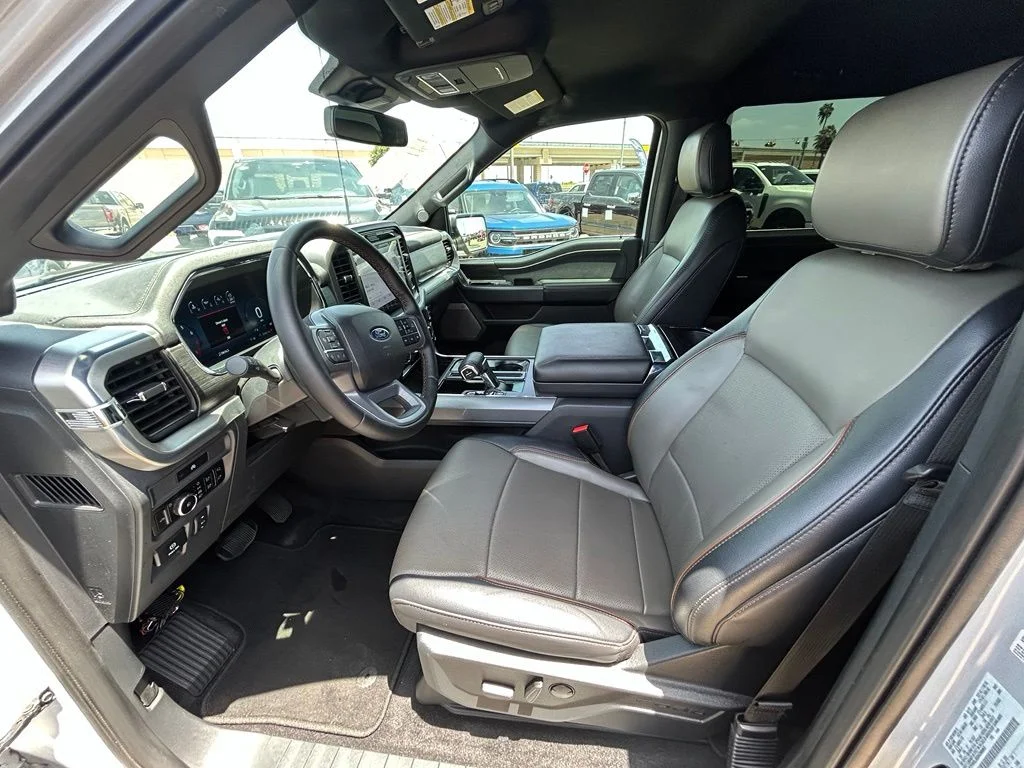 Used 2025 White Ford Lariat image 10