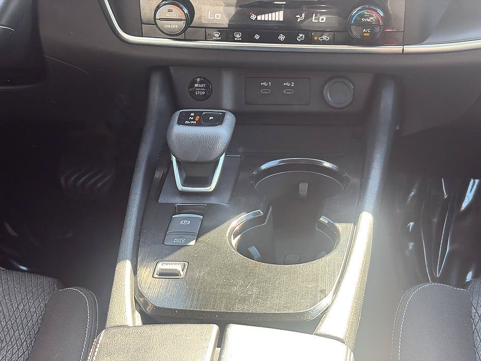 Used 2025 Super Black Nissan SV image 33