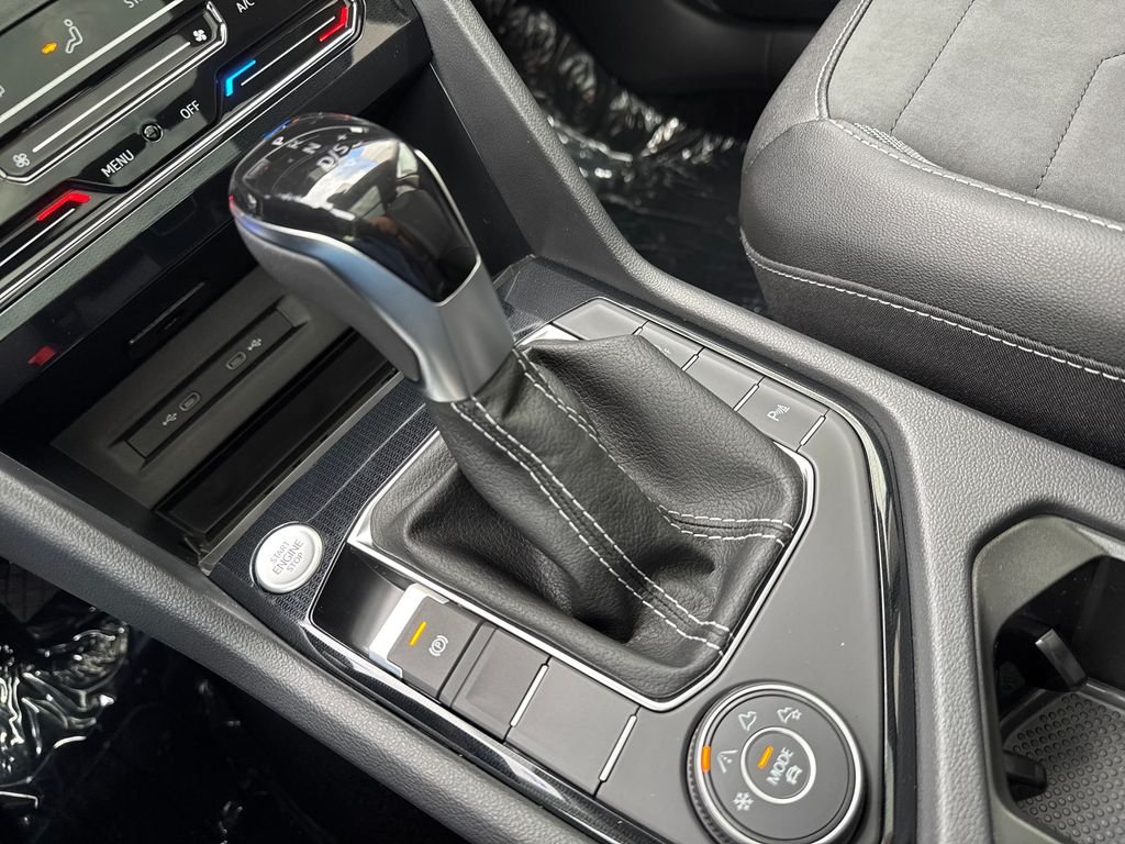 New 2026 Deep Black Pearl Volkswagen 1.5T SE Black image 19