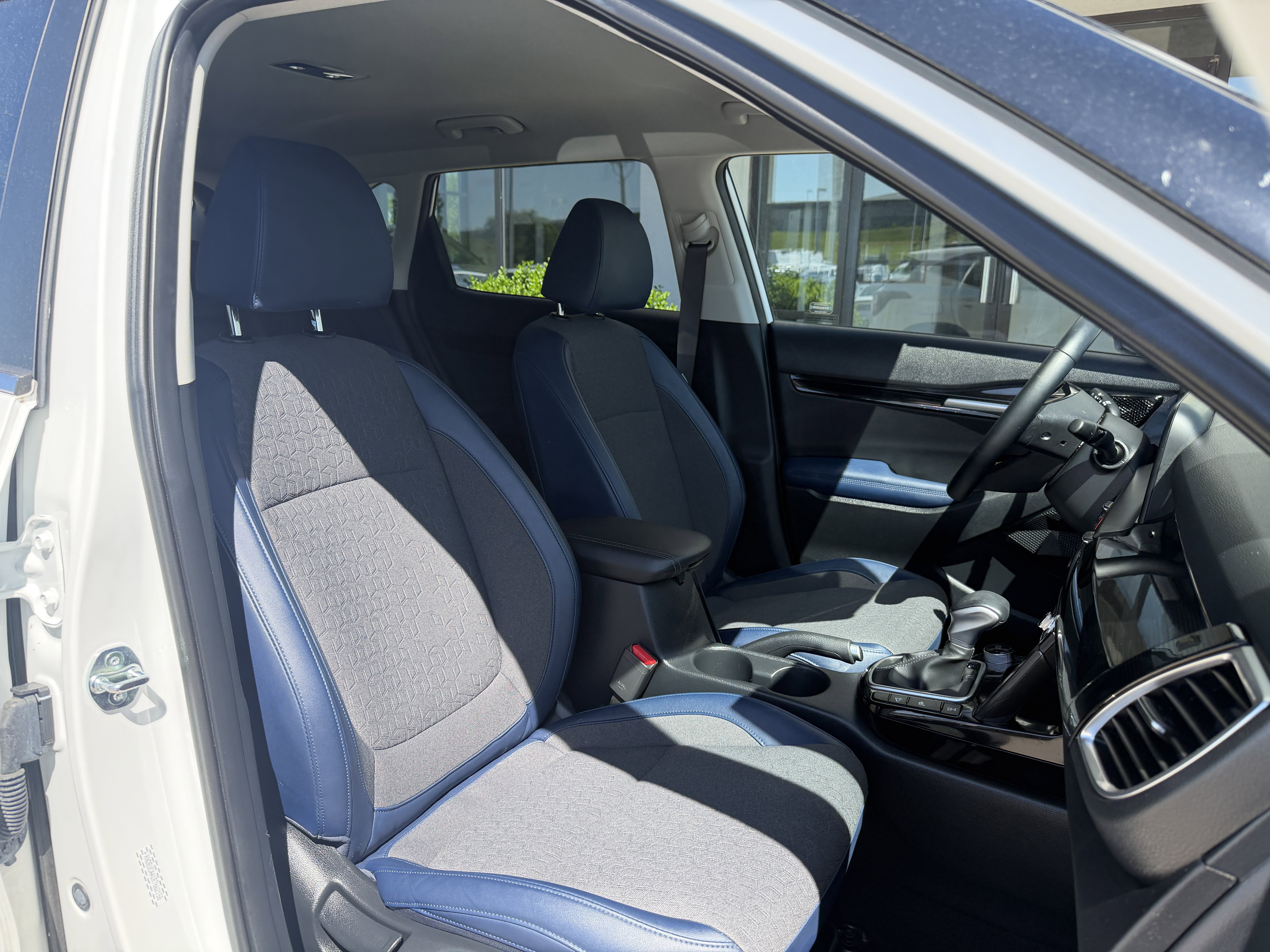 Used 2024 Snow White Pearl Kia S image 20