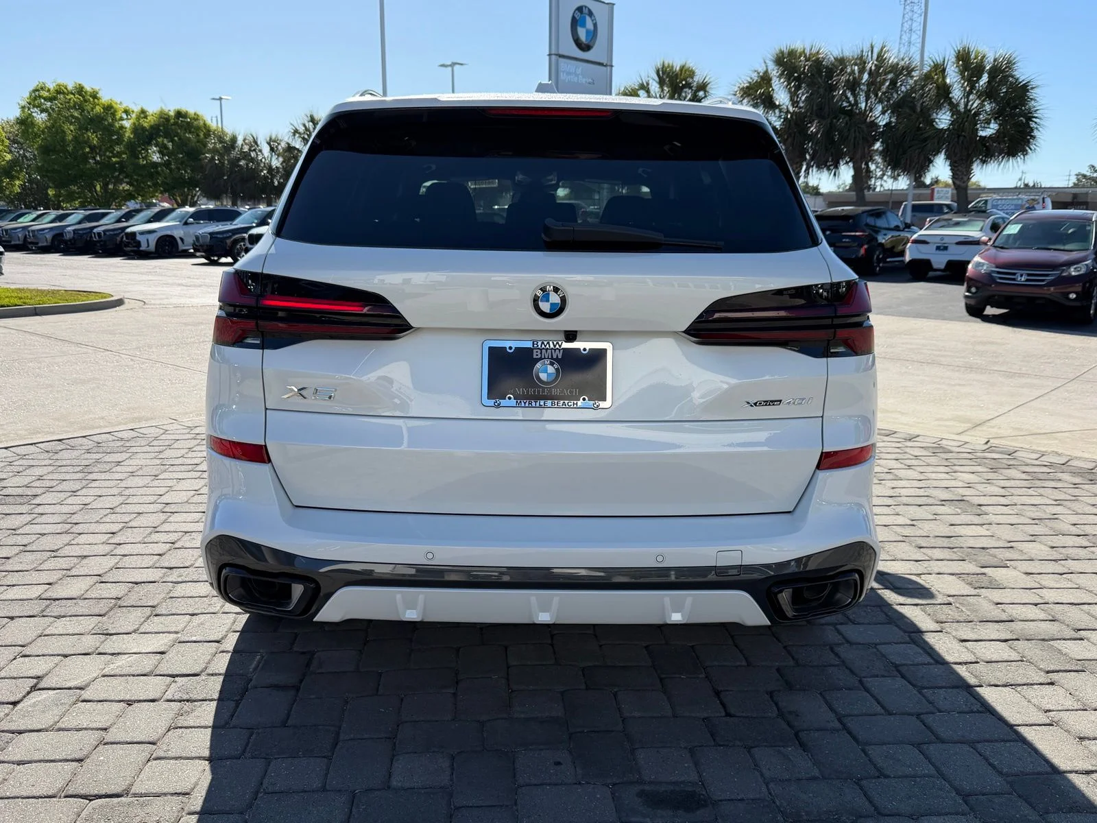New 2026 Mineral White Metallic BMW xDrive40i image 10