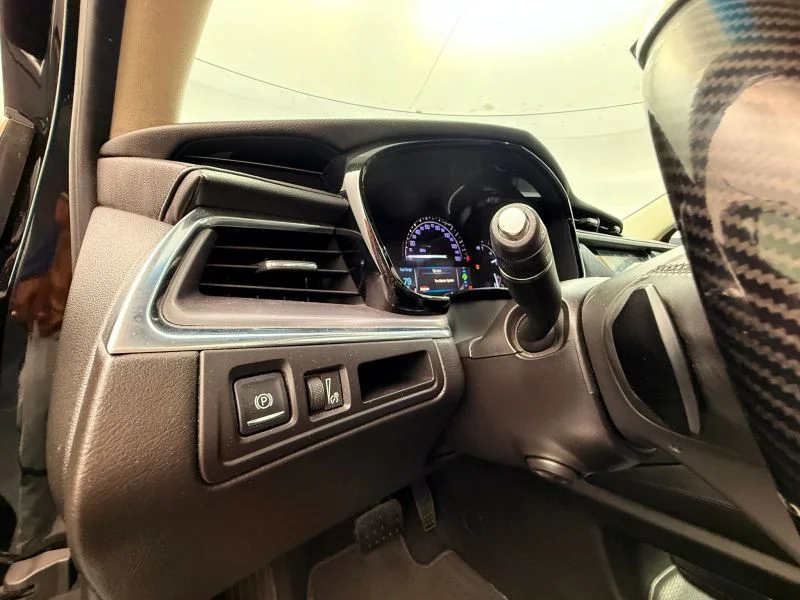 Used 2017  Cadillac Luxury Sport Utility 4D image 29