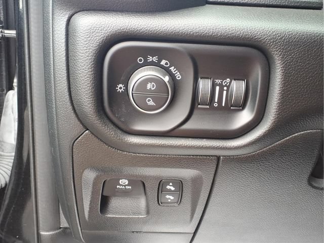 Used 2025  Ram Laramie image 15