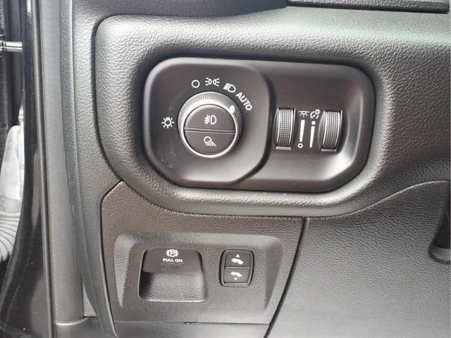 Used 2025  Ram Laramie image 15