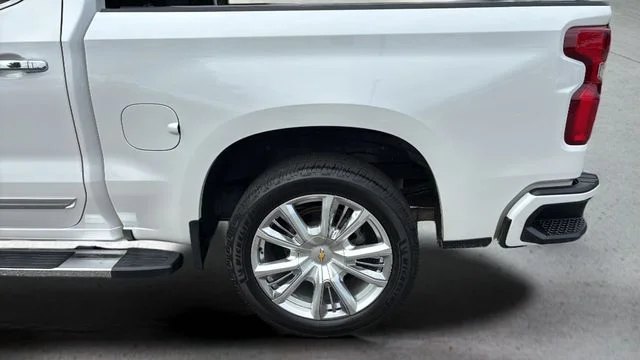 Used 2022 Beige Chevrolet High Country image 37