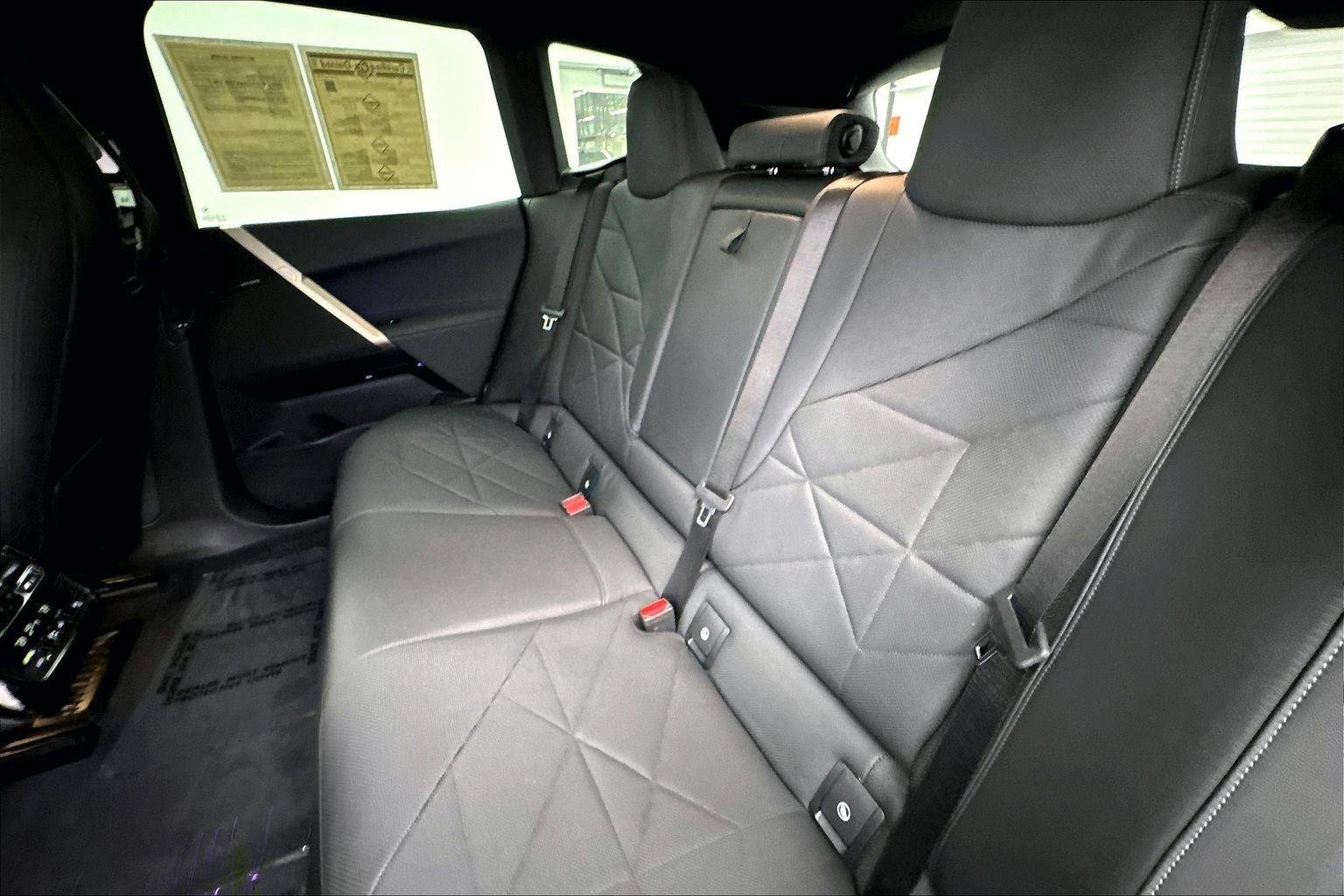 Used 2023 Oxide Grey Metallic BMW xDrive50 image 25