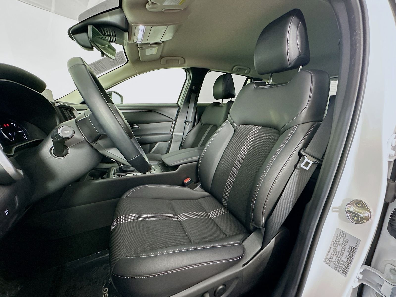 Certified Used 2025 Pearl Mazda 2.5 S Preferred Package Carplay Heated Seats Keyless image 21