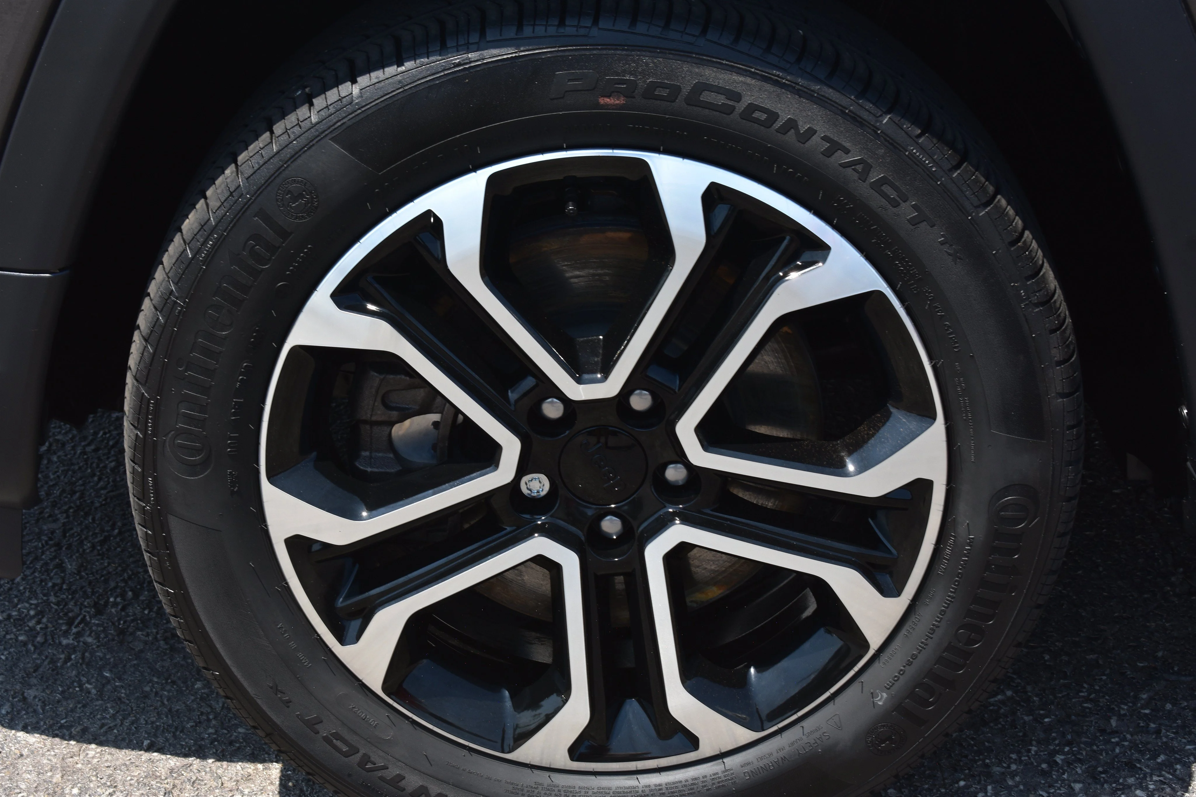 Used 2023 Granite Crystal Metallic Clearcoat Jeep Limited image 11