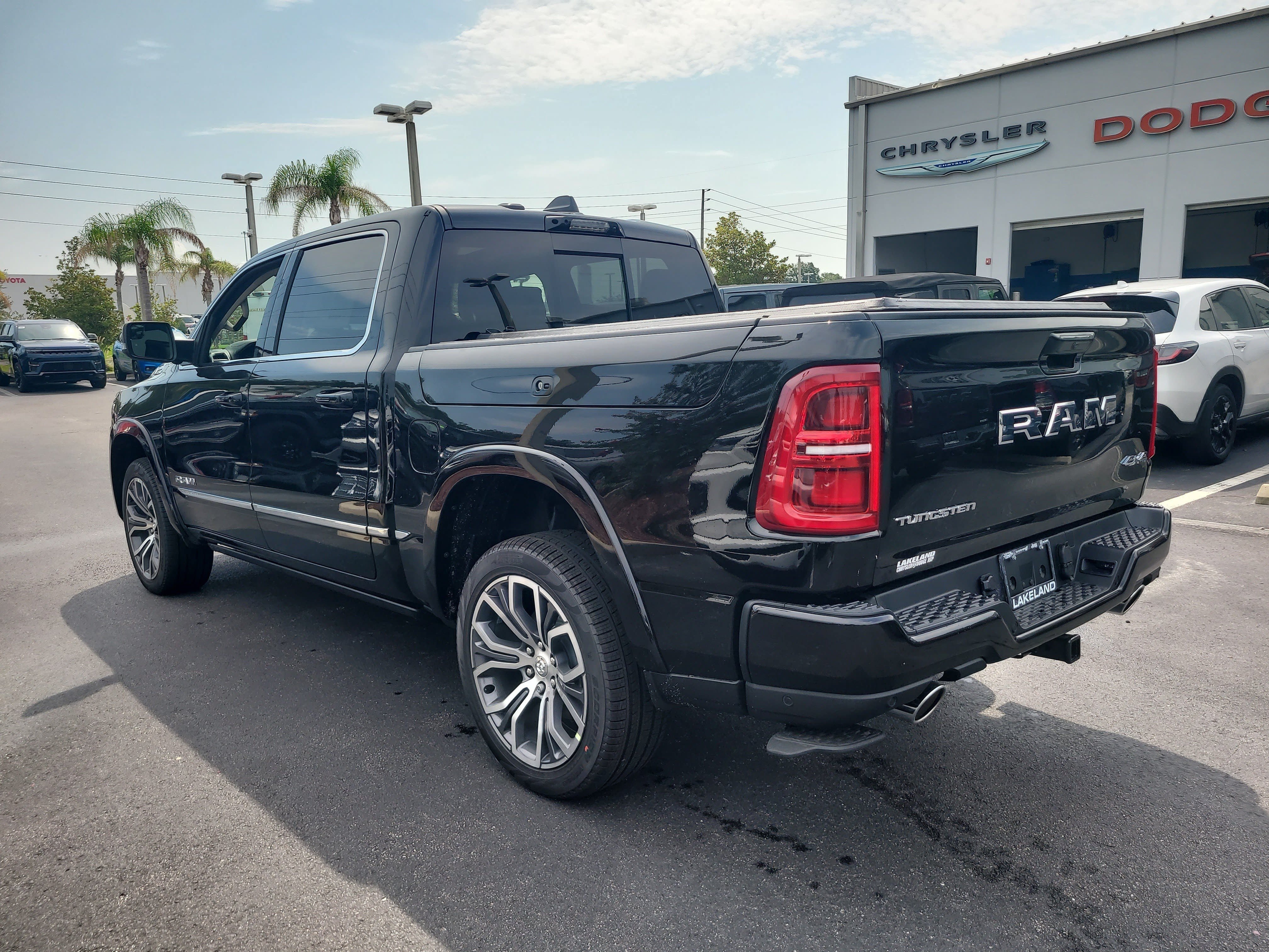 New 2026 Diamond Black Crystal Pearl-Coat Exterior Paint RAM Tungsten image 8