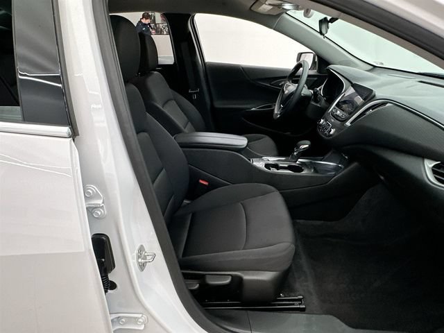 2025 Chevrolet Malibu 1LT - Photo 15