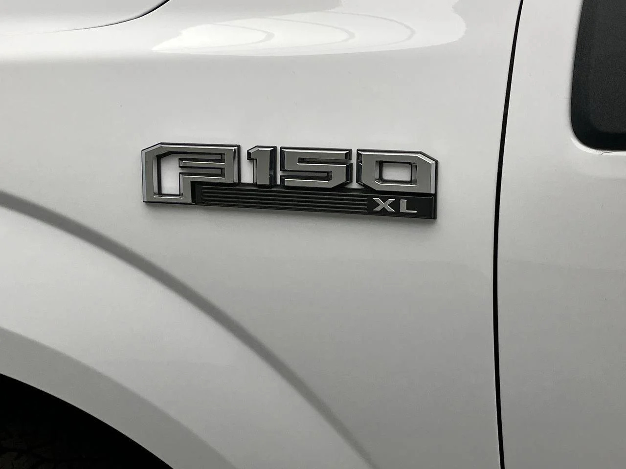 Used 2020 White Ford XL image 25