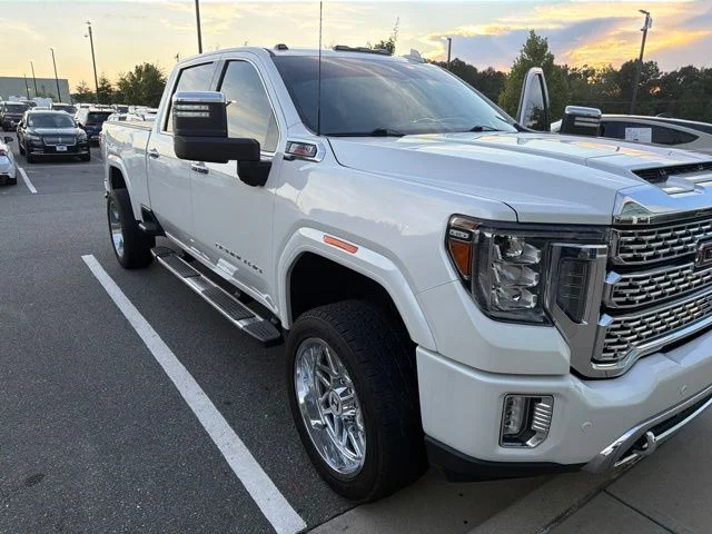 Used 2022 White GMC Denali image 1