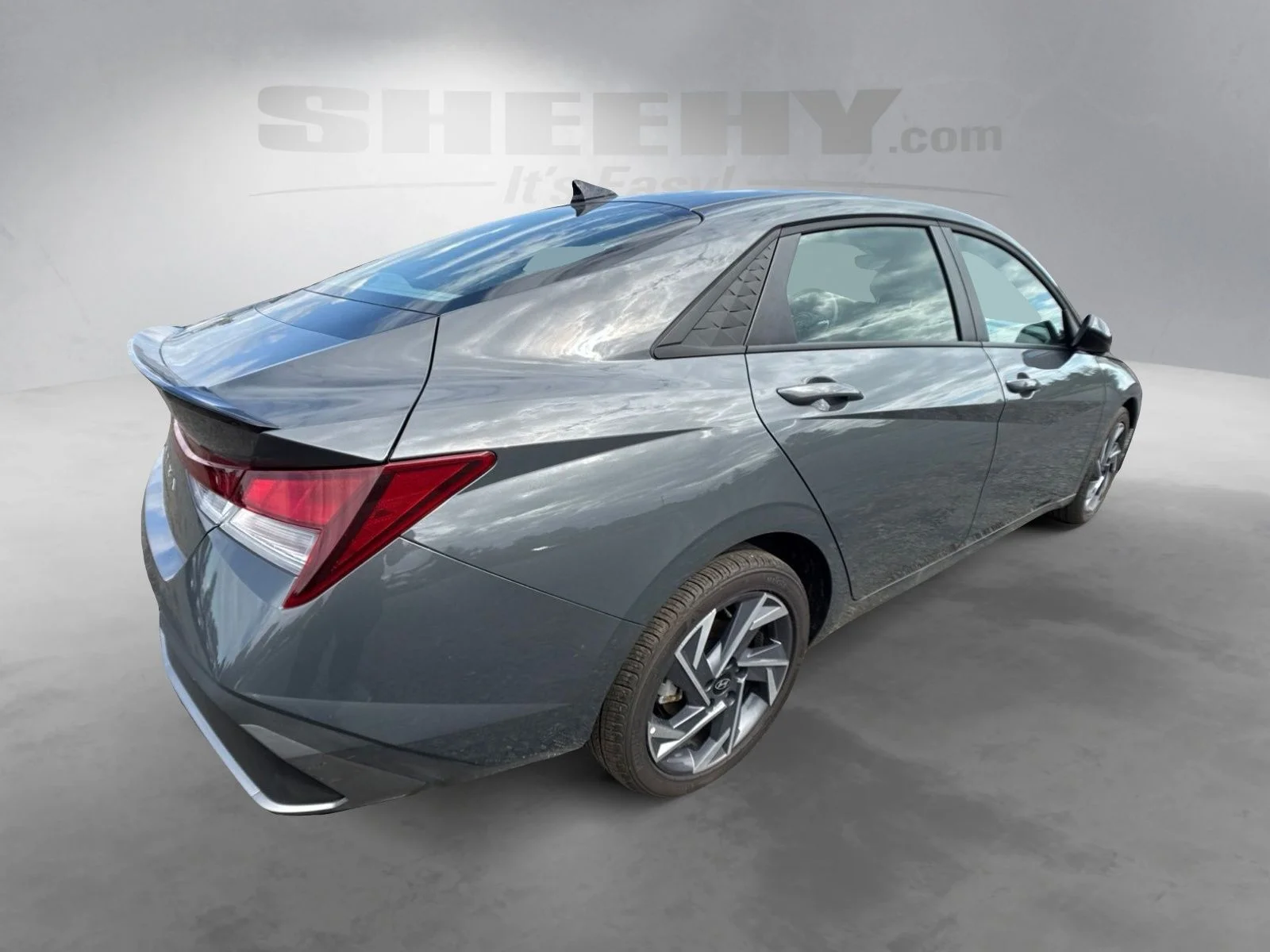 Used 2025 Gray Hyundai SEL Sport image 14