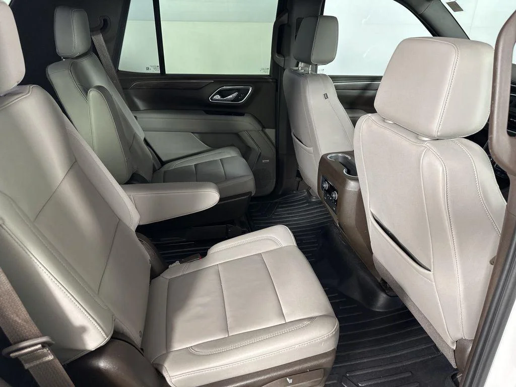 Used 2023 Pearl Chevrolet Z71 image 7