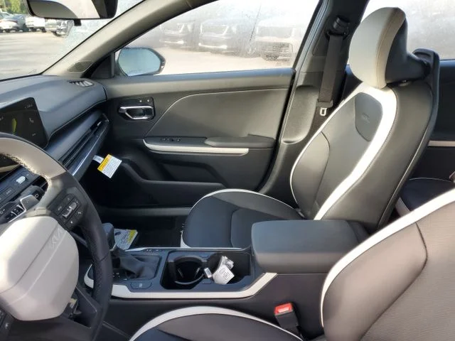 2025 Kia K4 GT-Line Turbo - Photo 8