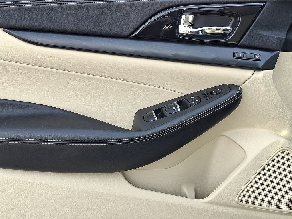 Used 2023 Black Nissan Platinum image 13