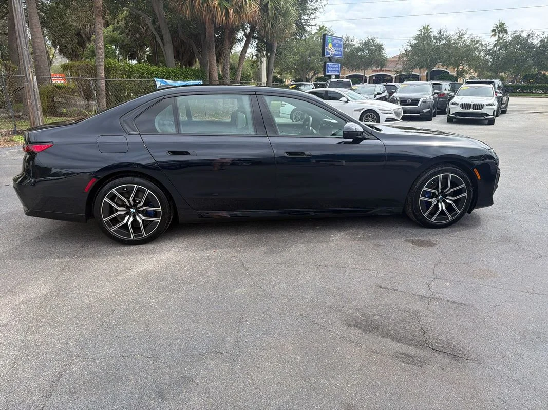 2026 BMW 7 Series 740i - Photo 6