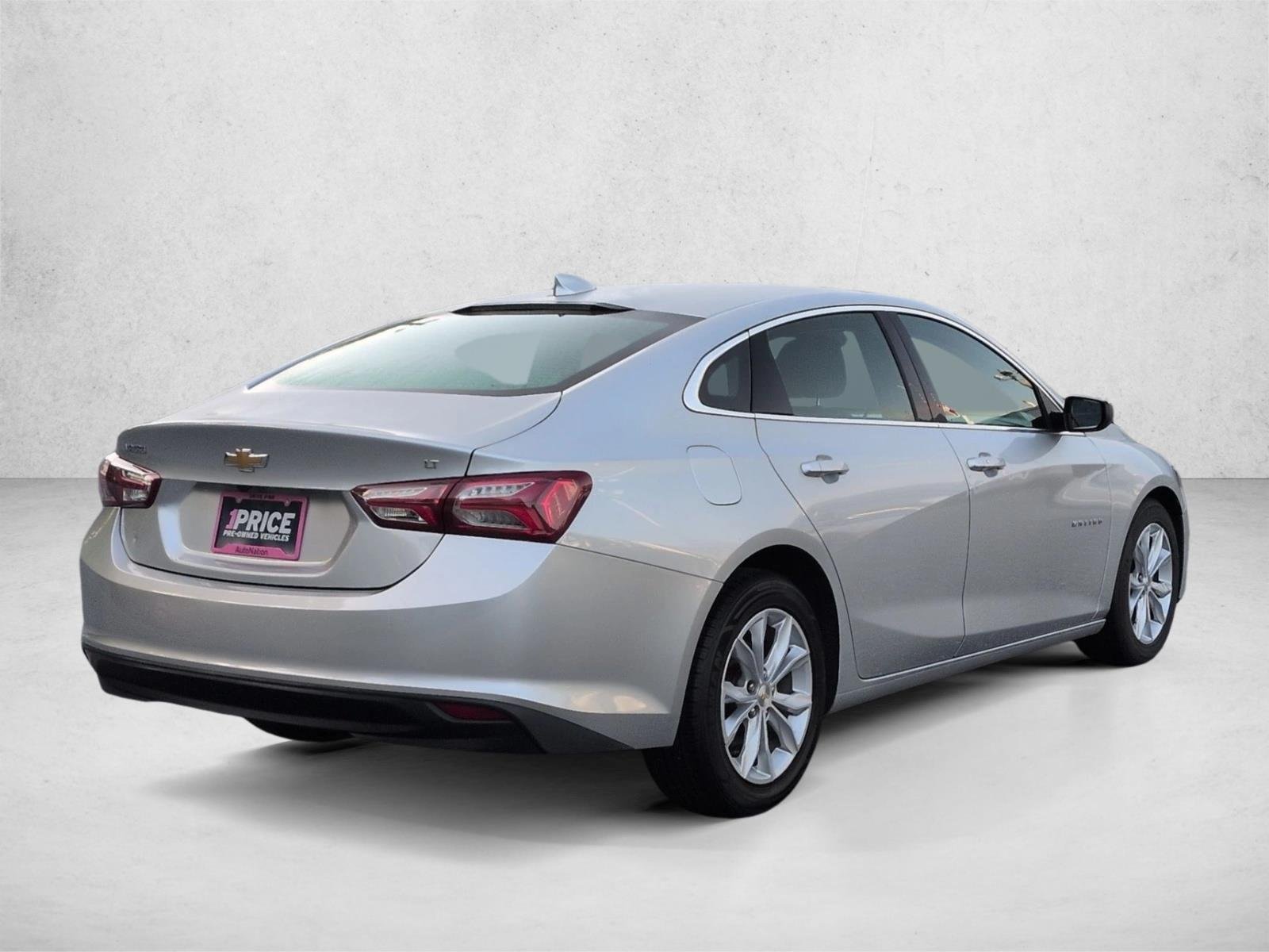 Used 2022 Silver Ice Metallic Chevrolet LT image 5