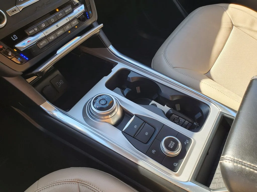 Used 2020 White Ford Limited image 29