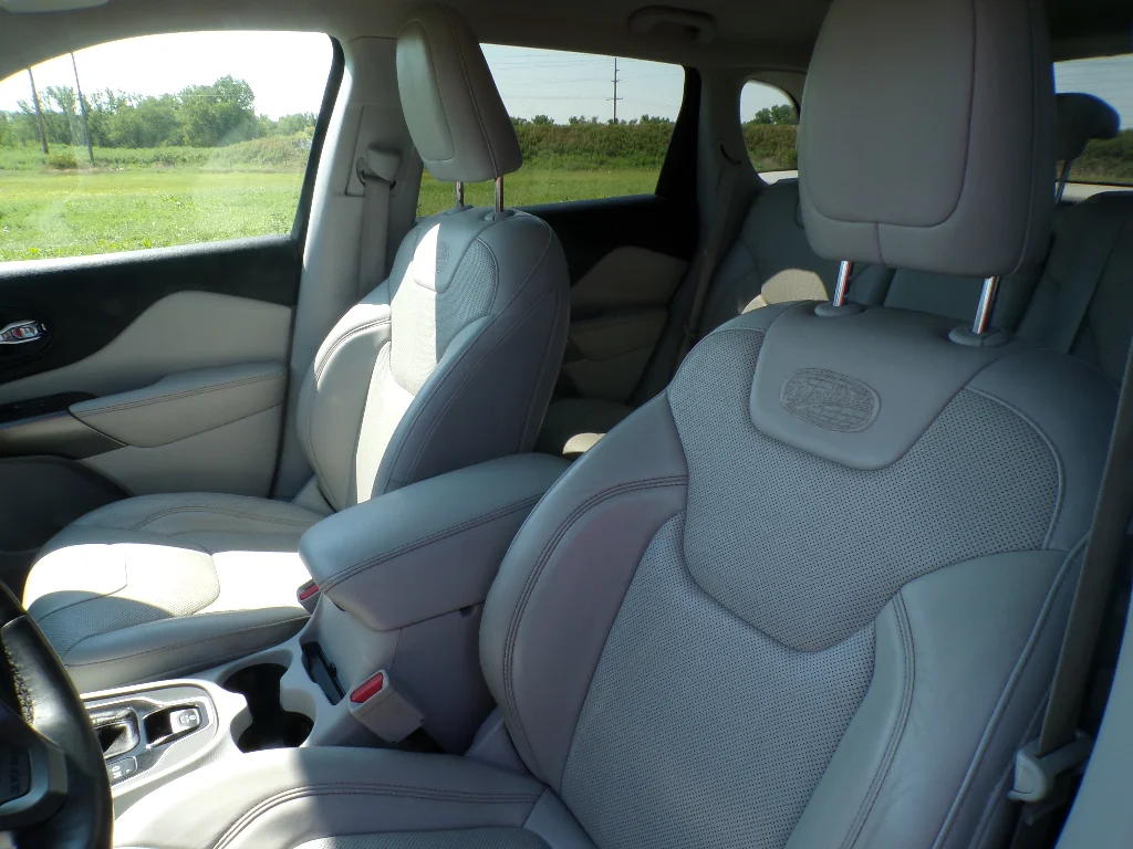 Used 2019 Velvet Red Pearlcoat Jeep Overland image 14
