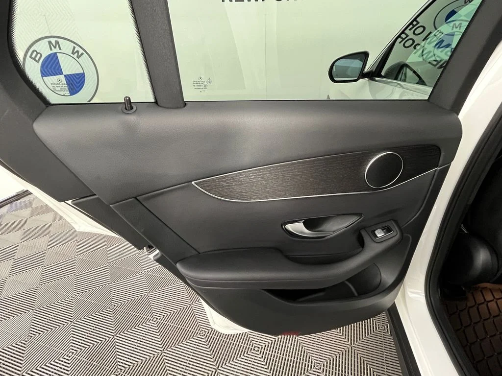 Used 2022  Mercedes-Benz GLC 300 image 24