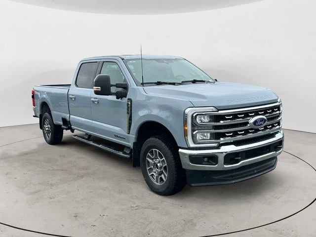 Used 2025 Gray Ford Lariat image 3