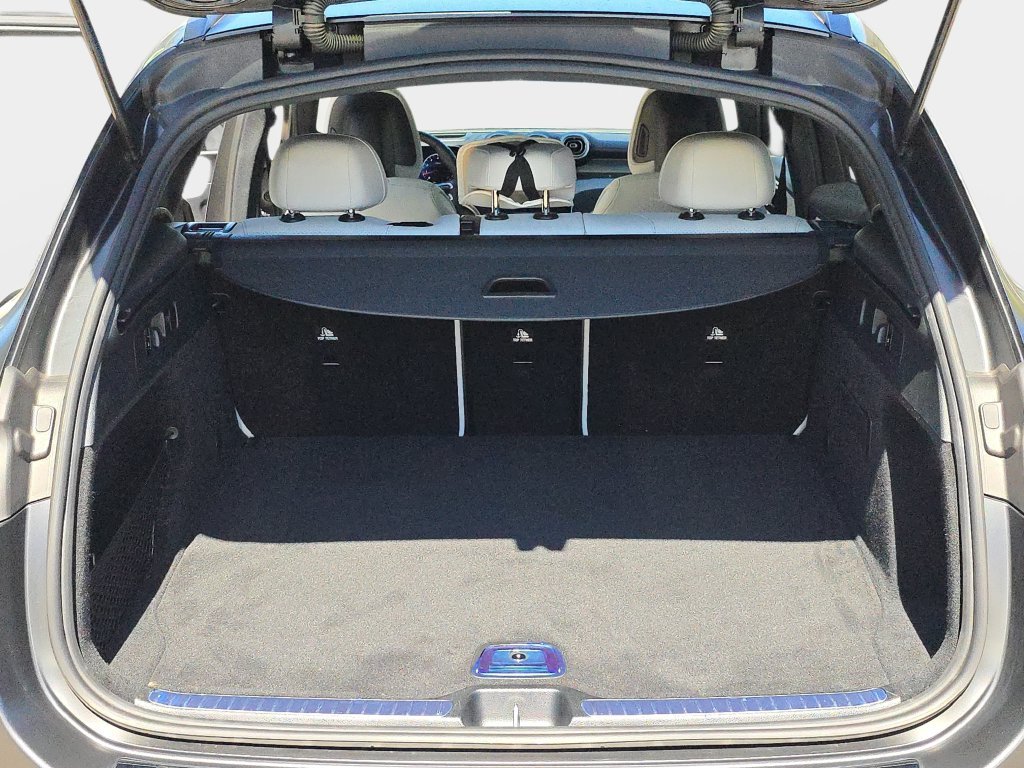 Used 2025  Mercedes-Benz GLC 300 image 14