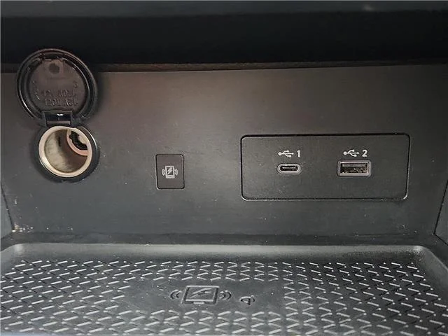 Used 2025 Green Nissan SL Front-Wheel Drive image 17