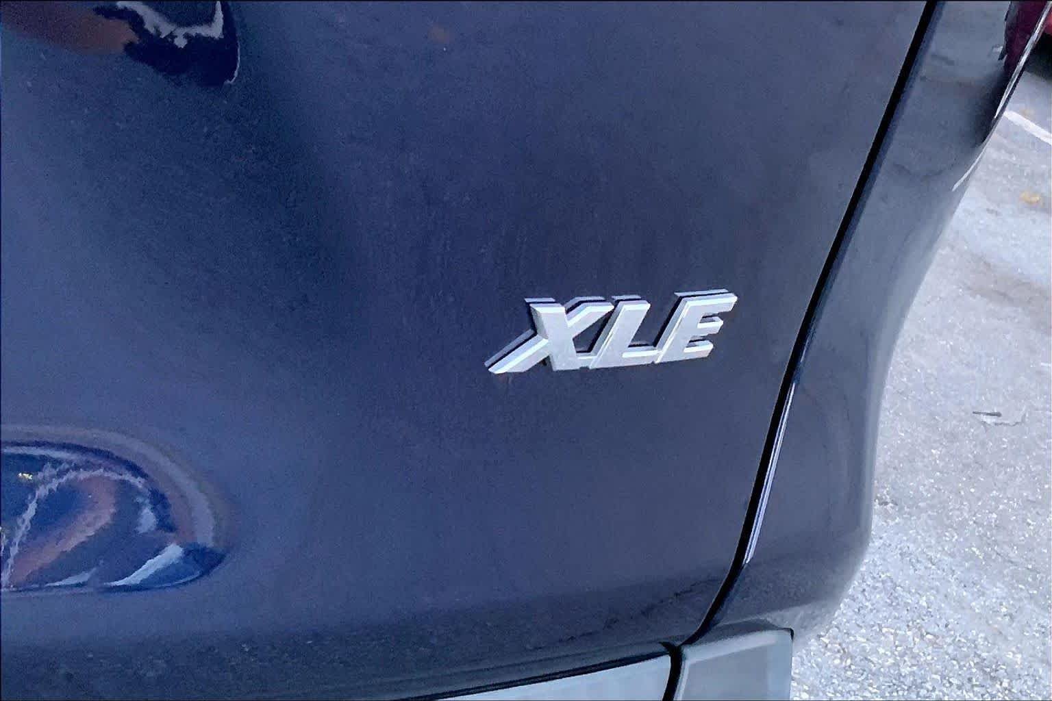 Used 2022 Blueprint Toyota XLE Premium image 8