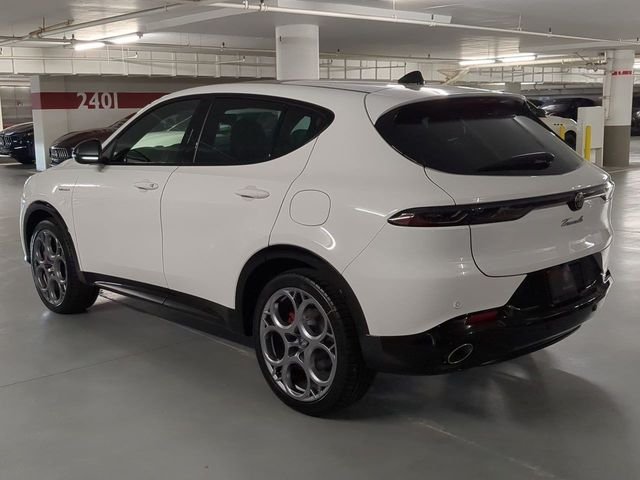 New 2025 Milano White Exterior Paint Alfa Romeo Base image 5