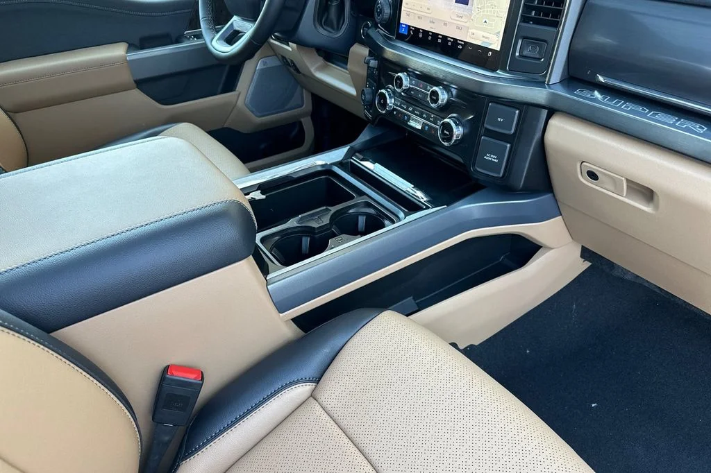 New 2025 Oxford White Ford F-250® Lariat® image 15