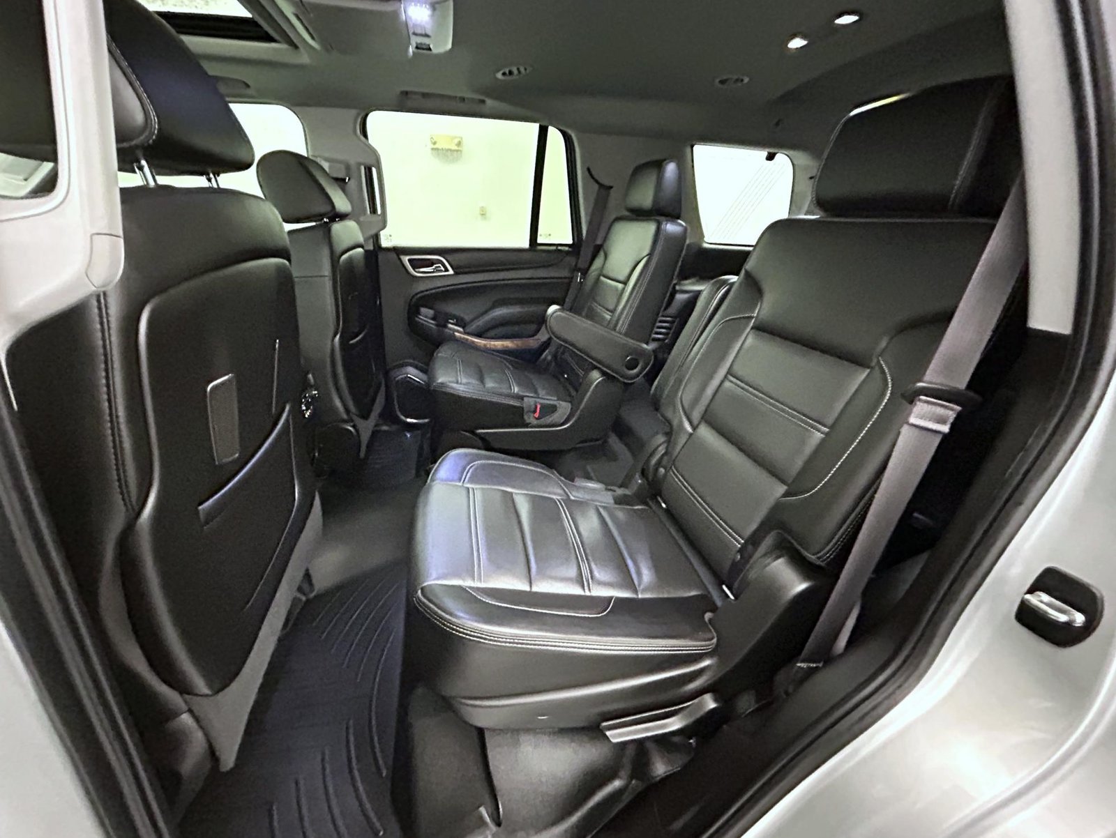 Used 2016 Silver GMC Denali image 22