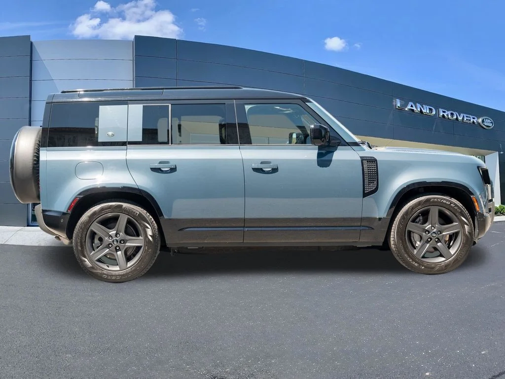 Certified Used 2023 Blue Land Rover X-Dynamic SE image 8