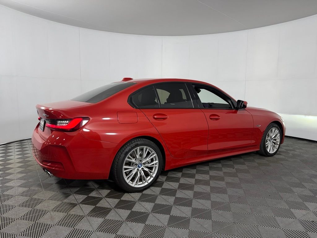 2023 BMW 3 Series 330e - Photo 8