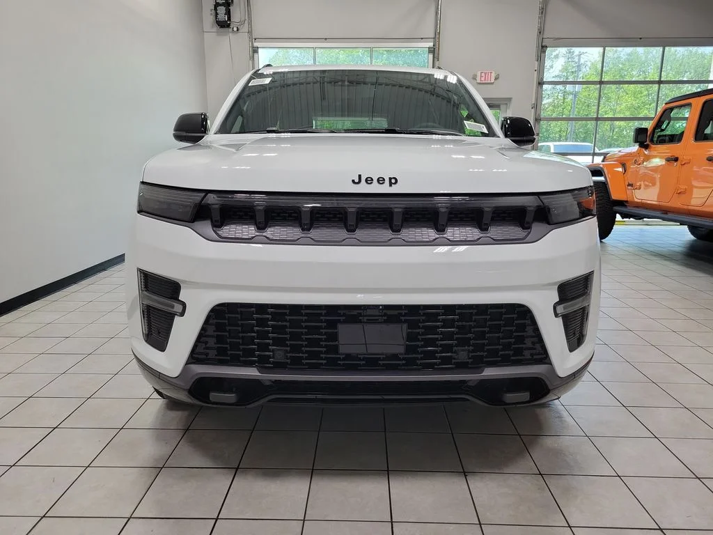 New 2026 Bright White Clear-Coat Exterior Paint Jeep Limited Altitude image 2