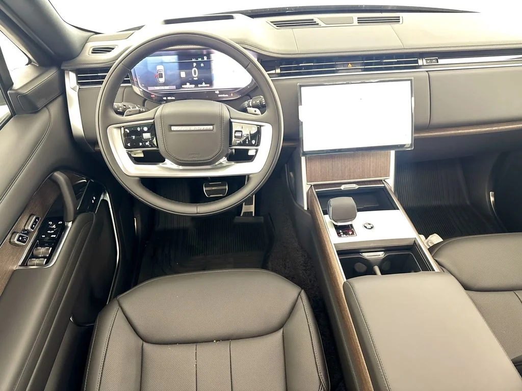 New 2026 Eiger Grey Land Rover SE image 23