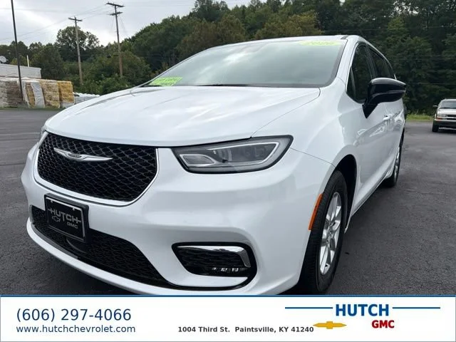 Used 2026 White Chrysler Select image 1