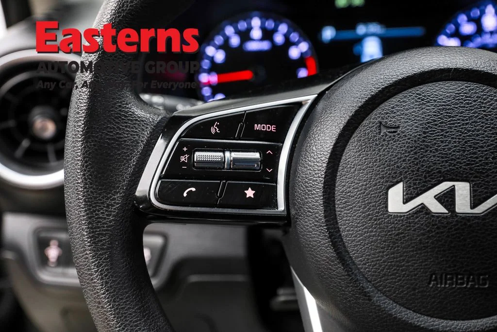 Used 2023 Black Kia LXS image 15