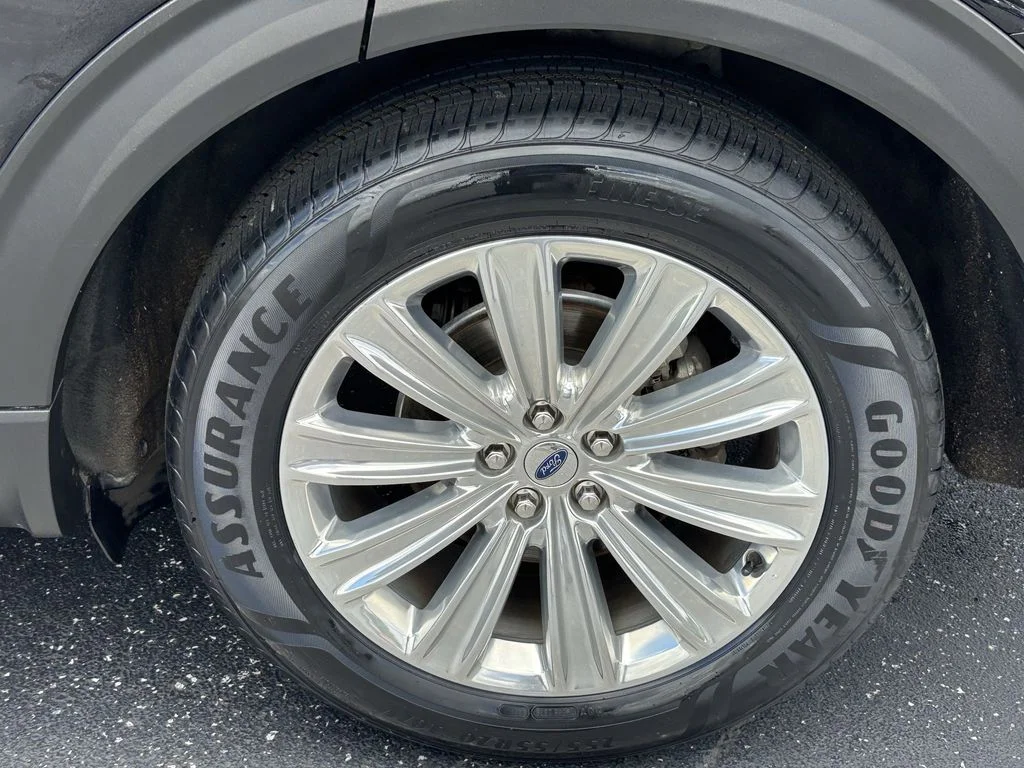 Used 2020 Black Ford Limited image 11