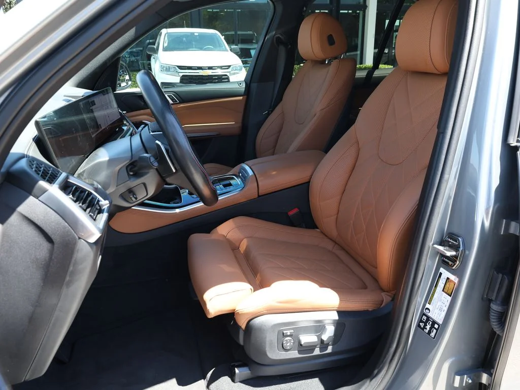 Used 2025 Gray BMW xDrive40i image 19