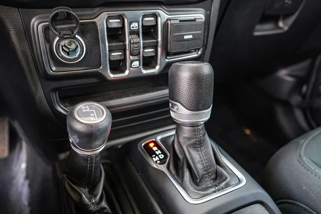 Used 2022 Gray Jeep Altitude image 18