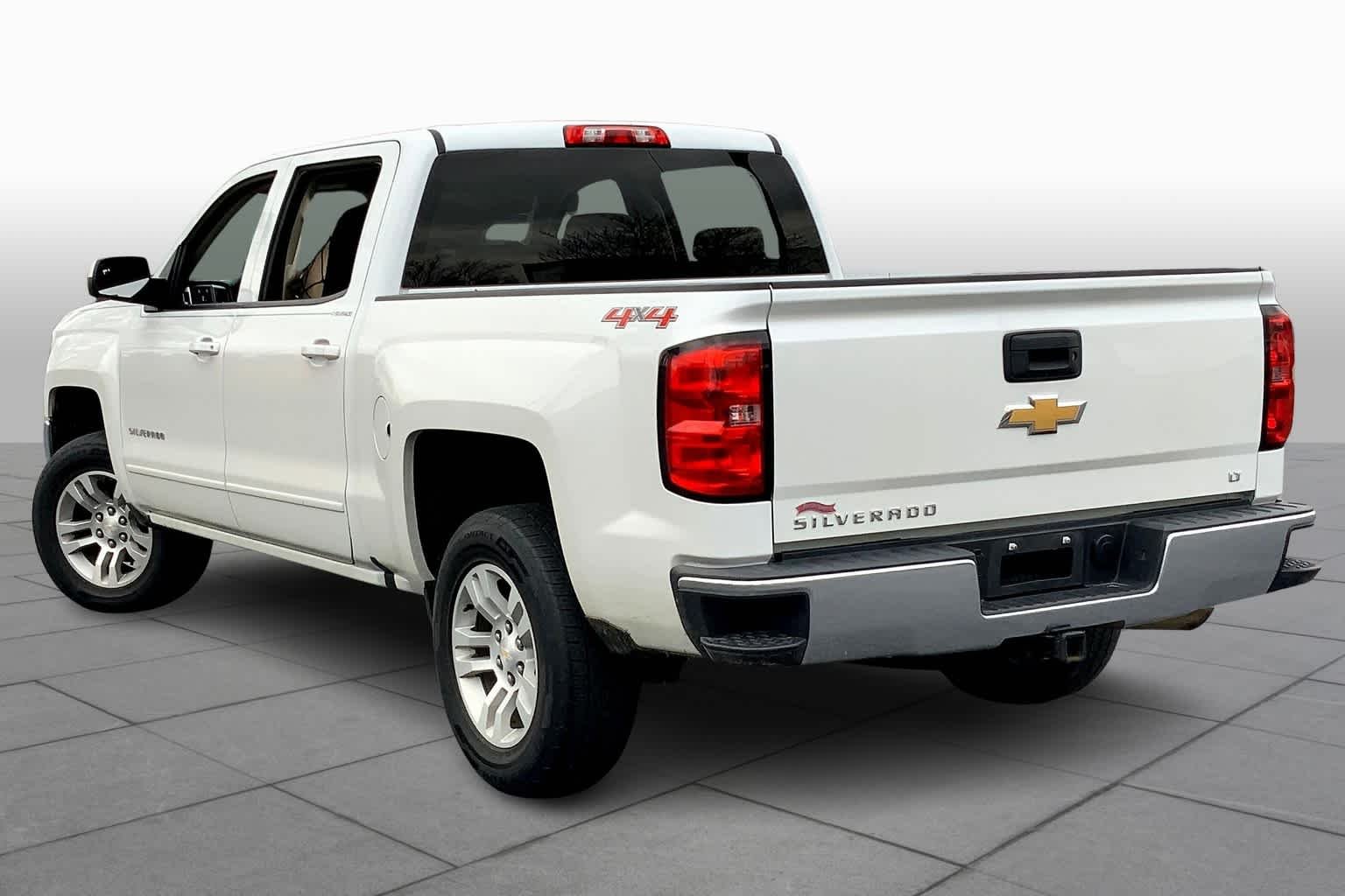 Used 2016 Iridescent Pearl Tricoat Chevrolet LT image 12