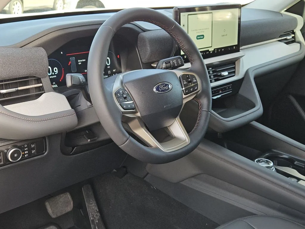New 2026 Space White Metallic Ford Active image 24