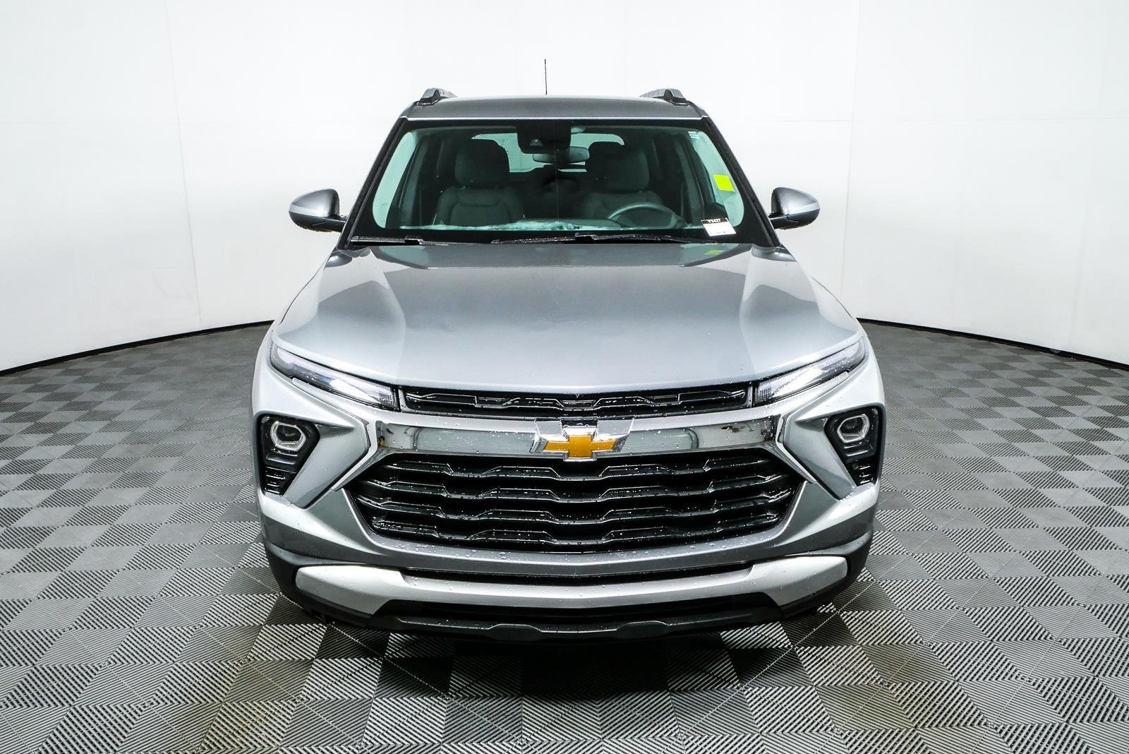 Used 2025 Sterling Gray Metallic Chevrolet LT image 24