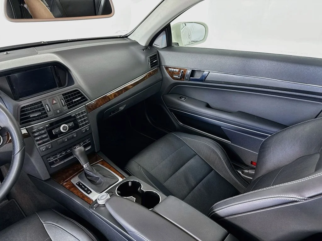 Used 2010  Mercedes-Benz E 350 image 24